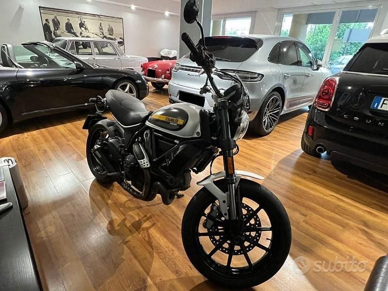 Usata Bugatti EB 110 612 CV (450 kW) 2018 Nero Coupé