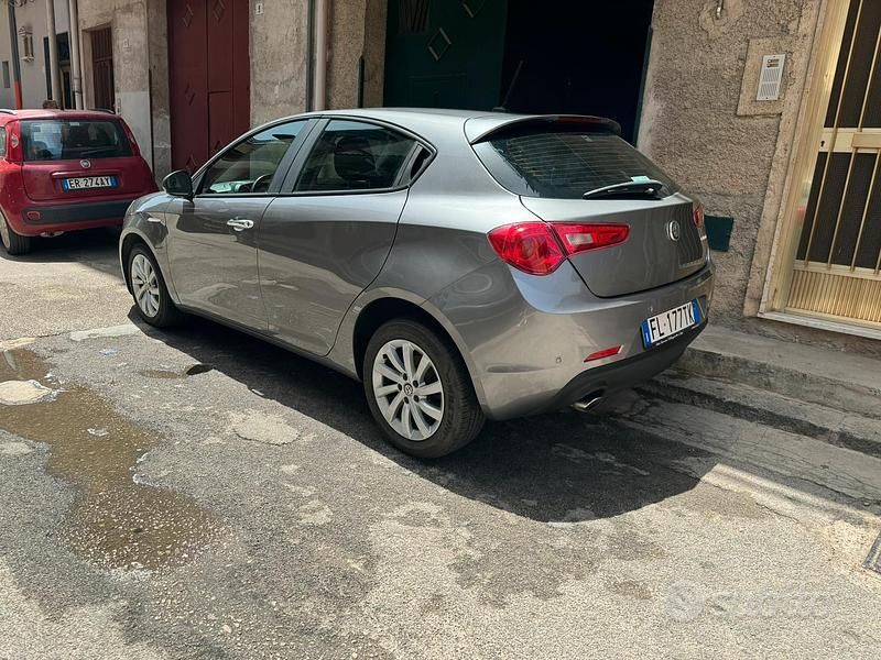 Usata Alfa Romeo Giulietta 120 CV (88 kW) 2016 Grigio Berlina