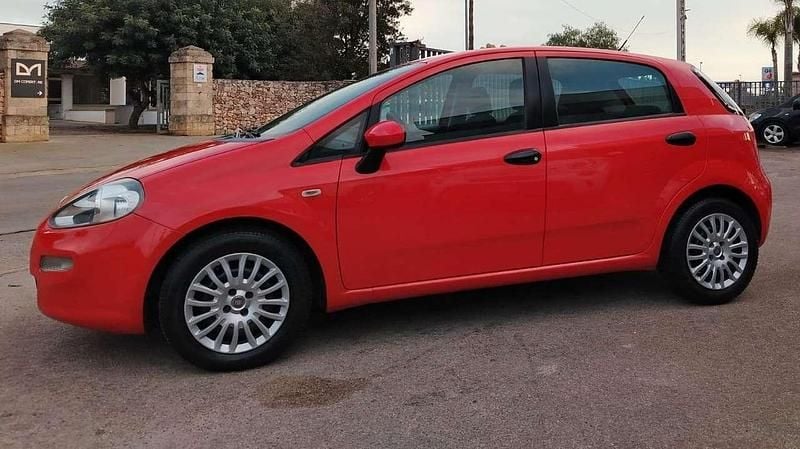 Usata Fiat Punto Easy 75 CV (55 kW) 2012 Rosso Berlina