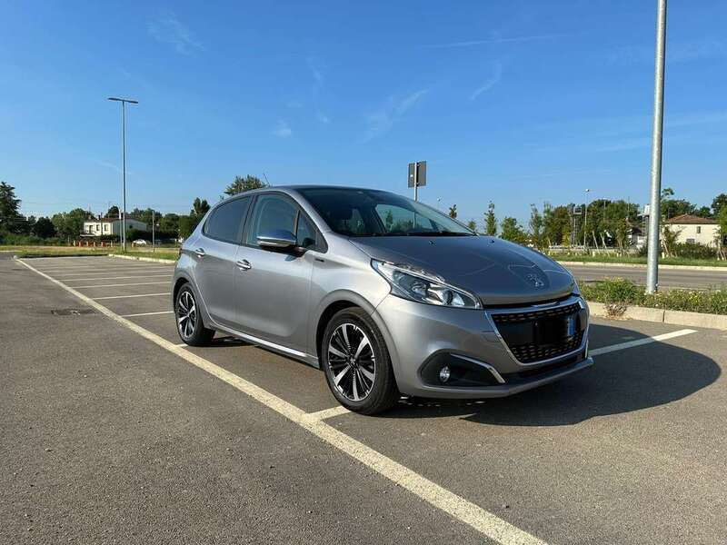 Usato 2019 Peugeot 208 1.2 Benzin 83 CV (12.300 €)