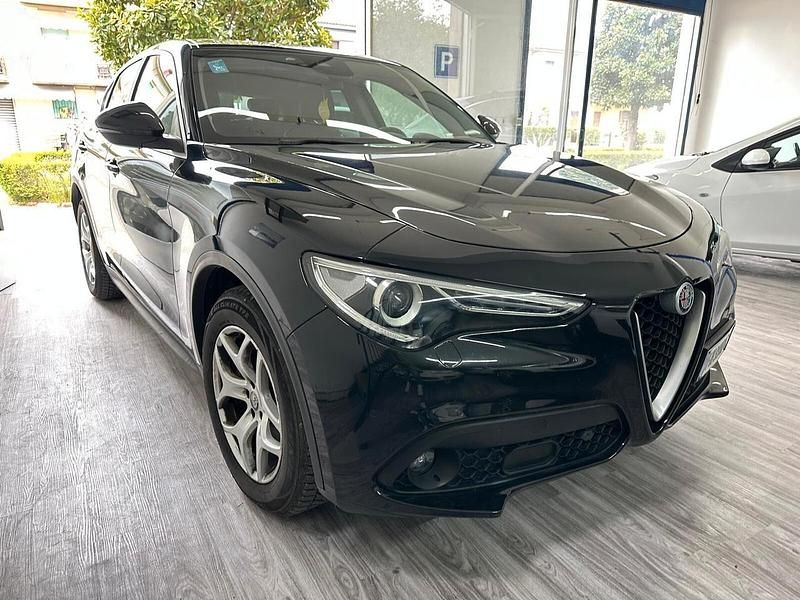 Usata Alfa Romeo Stelvio Super 180 CV (132 kW) 2017 Nero SUV