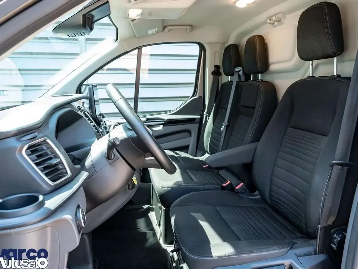 Usata Ford Transit Custom Titanium 170 CV (125 kW) 2023 Diffused silver Furgone