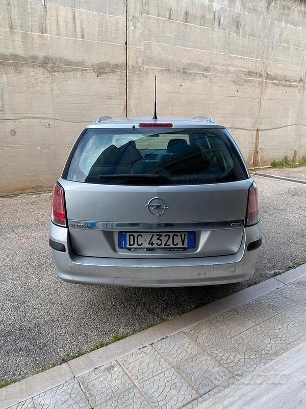 Usata Opel Astra 90 CV (66 kW) 2006 Grigio Station wagon