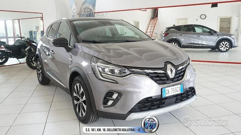 Usata Renault Captur Techno 100 CV (73 kW) 2023 Grigio SUV