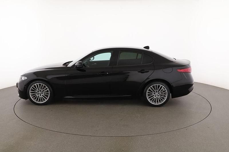 Używany Alfa Romeo Giulia 150 KM (110 kW) 2016 Czarny Sedan/Limuzyna