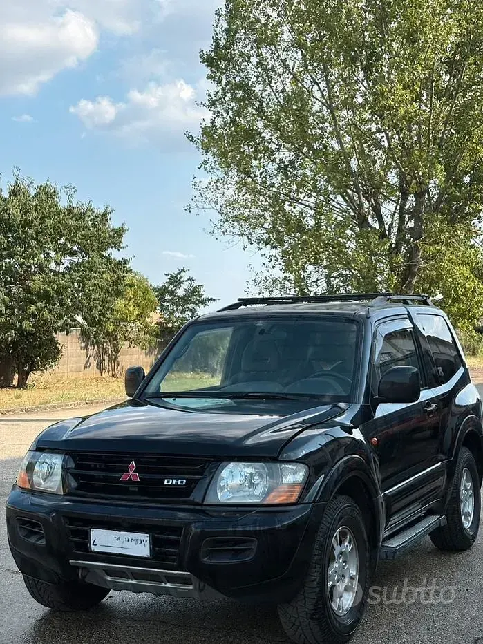 Usata Mitsubishi Pajero 160 CV (117 kW) 2000 Nero SUV