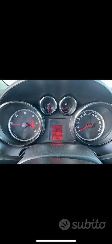 Usata Opel Astra Cosmo 110 CV (80 kW) 2011 Grigio Berlina