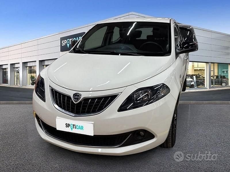 Usata Lancia Ypsilon 70 CV (51 kW) 2024 Bianco Utilitaria