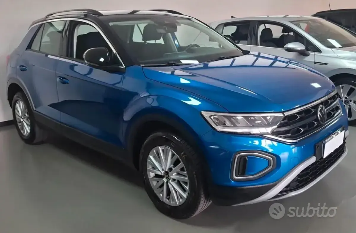 Usata VW T-Roc 110 CV (80 kW) 2023 Blu SUV