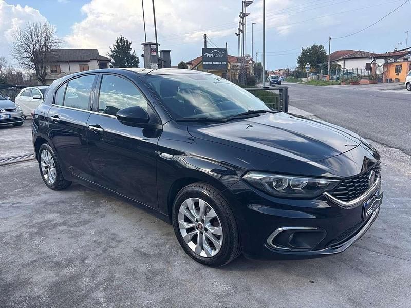 Usata Fiat Tipo Lounge 120 CV (88 kW) 2017 Nero Berlina