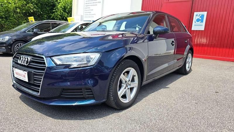 Usata Audi A3 Ambiente 116 CV (85 kW) 2020 Blu/azzurro Berlina