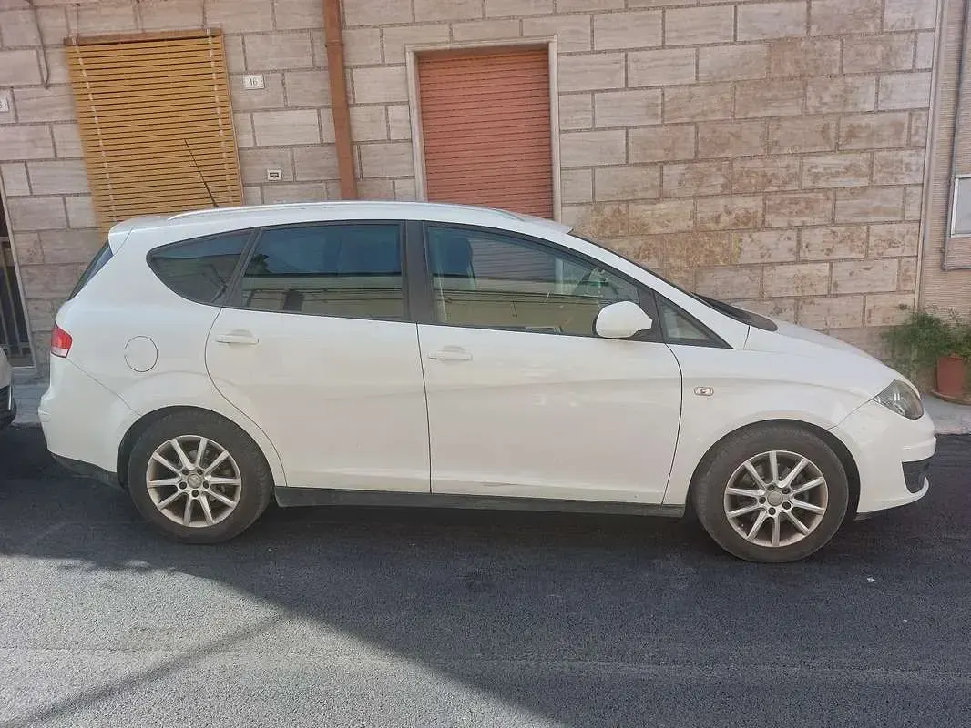 Usata Seat Altea XL Stylance 105 CV (77 kW) 2011 Bianco Monovolume