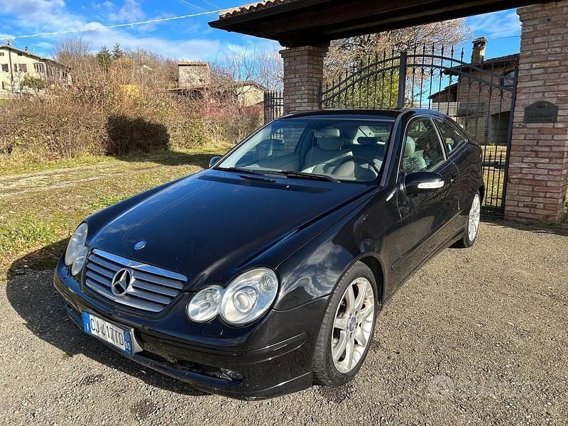 Usata Mercedes C220 Avantgarde 143 CV (105 kW) 2003 Nero Coupé
