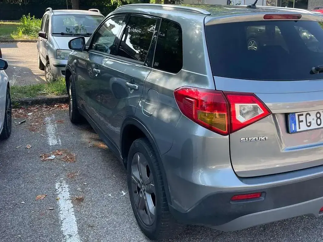 Usata Suzuki Vitara Cool 120 CV (88 kW) 2017 Grigio SUV