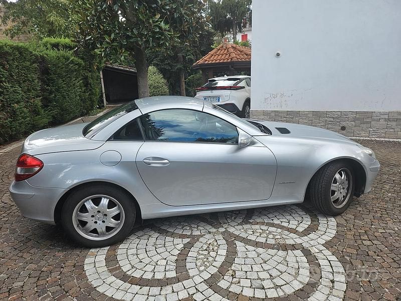 Usata Mercedes SLK200 163 CV (119 kW) 2006 Grigio Cabrio