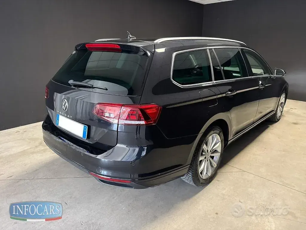 Usata VW Passat Business 150 CV (110 kW) 2023 Nero metallizzato Station wagon