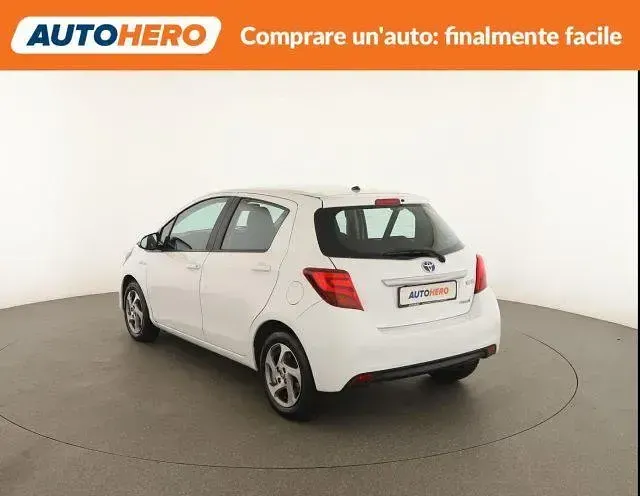 Usata Toyota Yaris Hybrid Active 73 CV (53 kW) 2016 Bianco Berlina