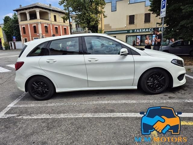 Usata Mercedes B200 AMG 136 CV (100 kW) 2017 Bianco Monovolume