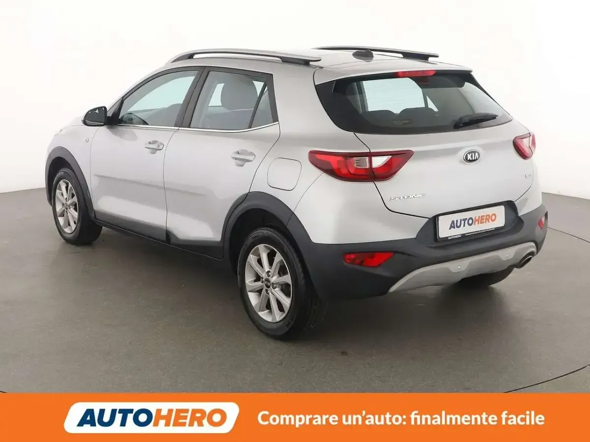 Usata Kia Stonic Style 110 CV (80 kW) 2018 Argento SUV