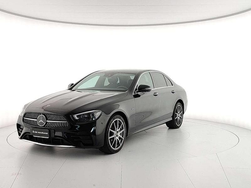 Nero Usata 2022 Mercedes E300 Premium Plus Tre volumi | 44.900 € (Buon prezzo) - Immagine 1/4