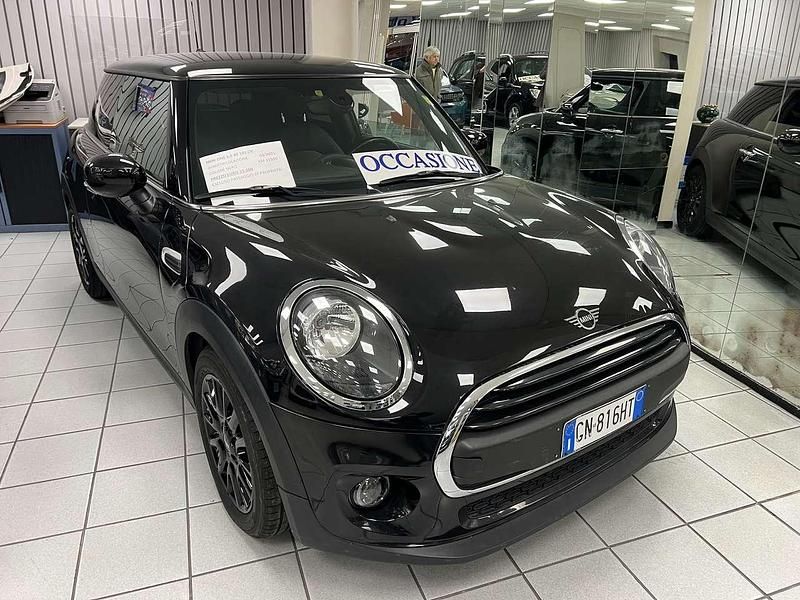 Usata Mini ONE 102 CV (75 kW) 2021 Nero Utilitaria