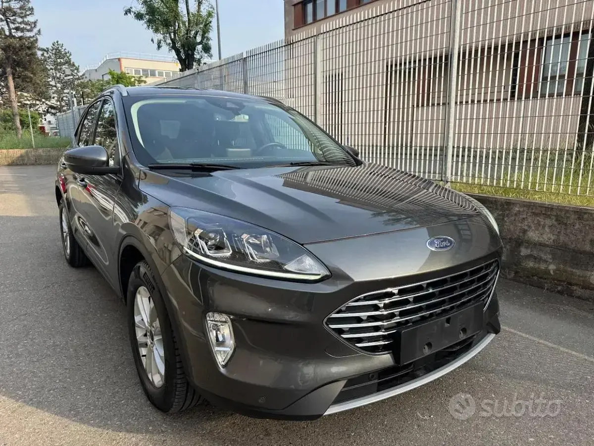 Usata Ford Kuga Titanium 120 CV (88 kW) 2024 Grigio SUV