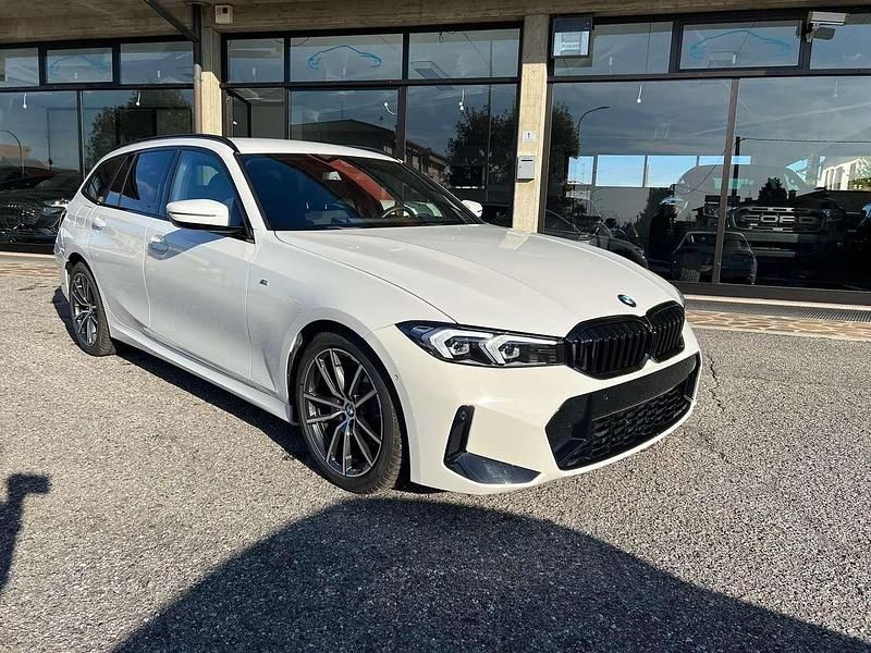 Usata BMW 318 M Sport 156 CV (114 kW) 2024 Alpin white Station wagon