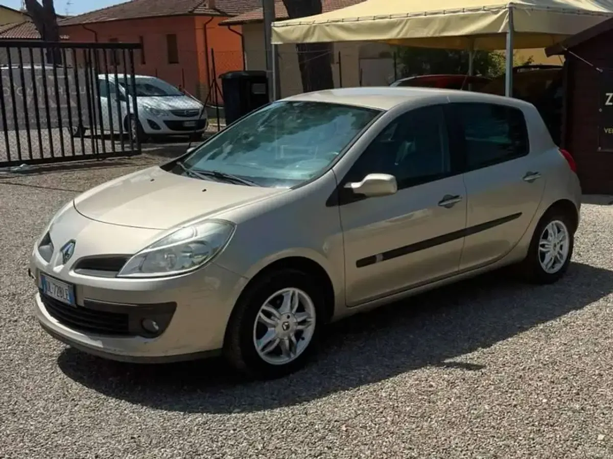 Usata Renault Clio III Dynamique 75 CV (55 kW) 2008 Bronzo Berlina