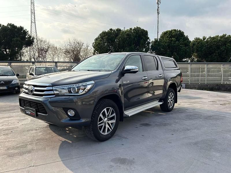 Usata Toyota HiLux Lounge 150 CV (110 kW) 2016 Grigio Pick-up