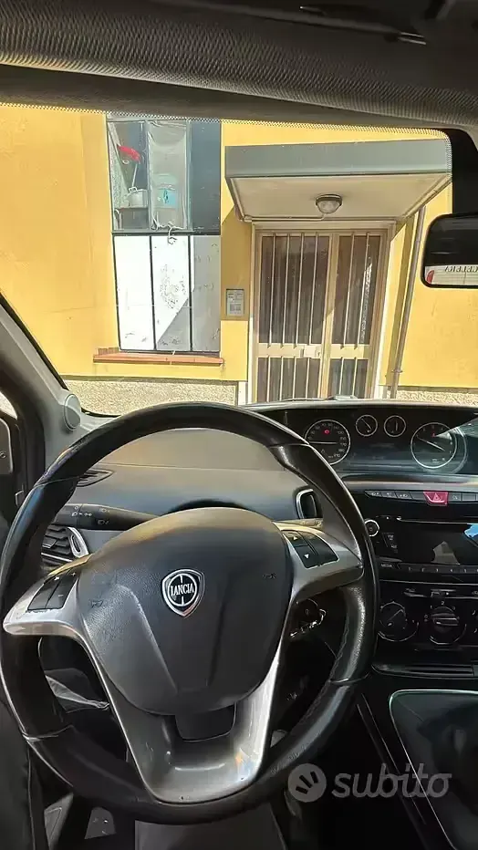 Usata Lancia Ypsilon 60 CV (44 kW) 2015 Grigio Utilitaria