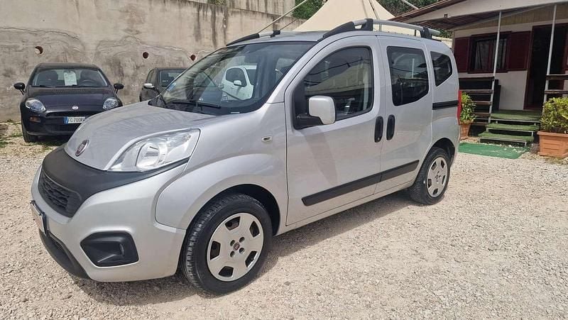 Begagnad Fiat Qubo Trekking 95 HK (69 kW) 2018 Silver Minibuss