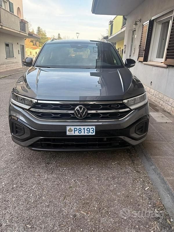 Usata VW T-Roc R-line 110 CV (80 kW) 2023 Grigio SUV