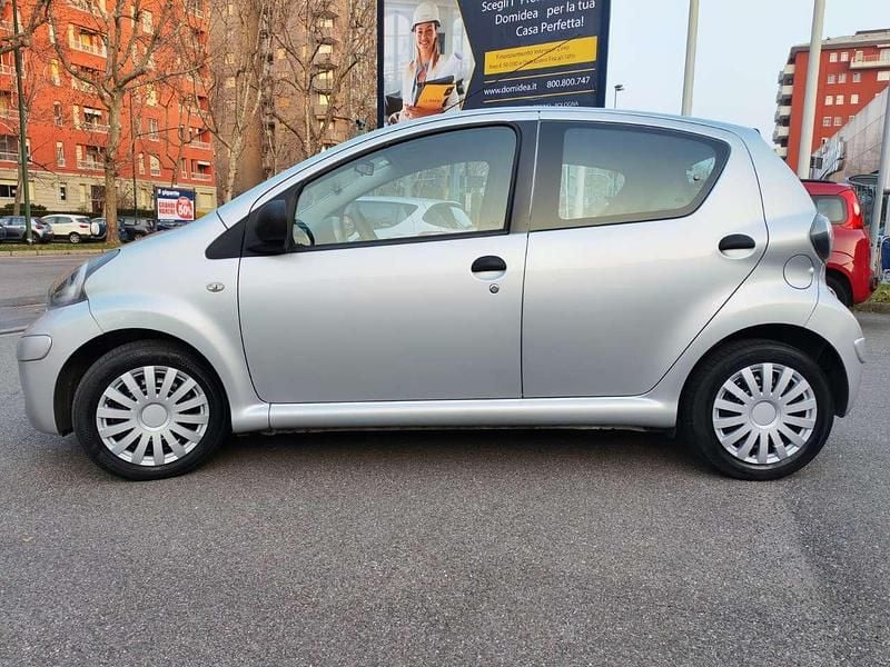 Usata Toyota Aygo 68 CV (50 kW) 2011 Argento Utilitaria