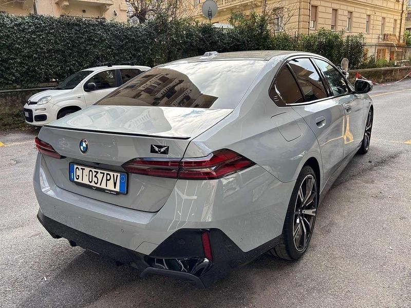 Usata BMW 520 M Sport 197 CV (144 kW) 2024 Grigio Berlina