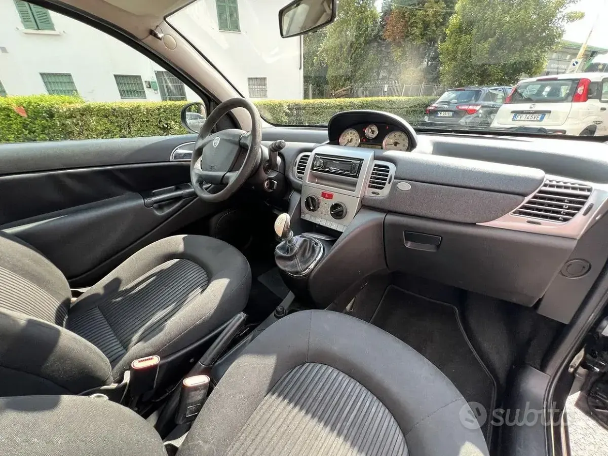 Usata Lancia Ypsilon 100 CV (73 kW) 2010 Nero Utilitaria