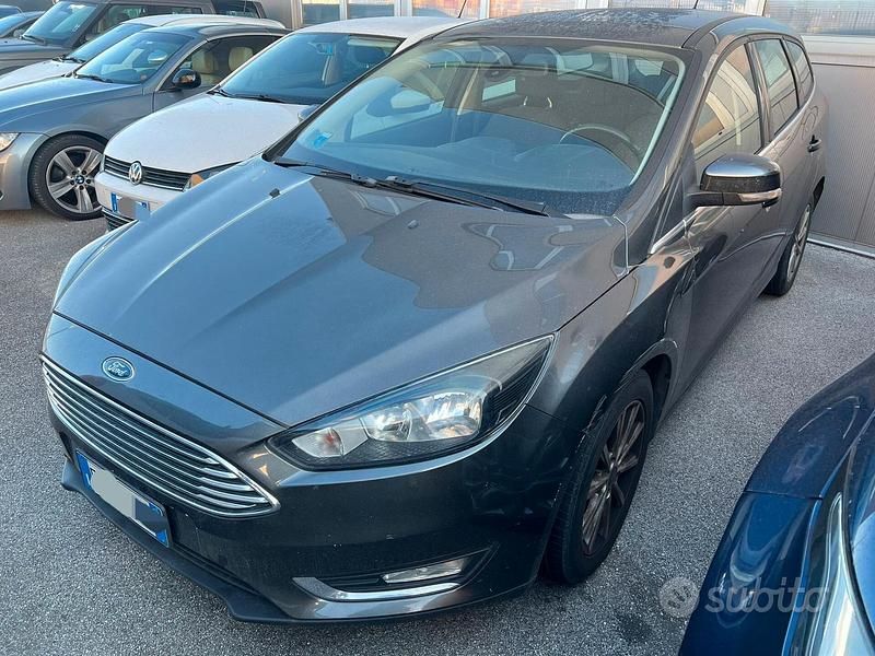 Usata Ford Focus Titanium 120 CV (88 kW) 2015 Grigio Station wagon