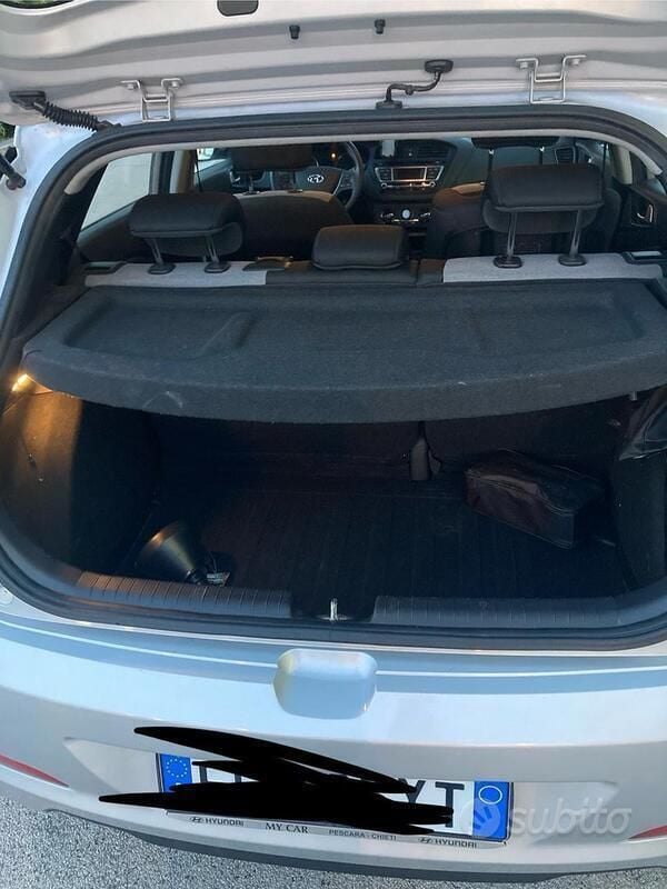 Usata Hyundai i20 78 CV (57 kW) 2016 Grigio Berlina