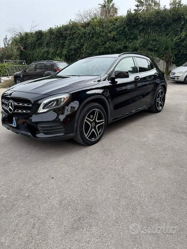 Usata Mercedes GLA200 Premium 136 CV (100 kW) 2017 Nero SUV