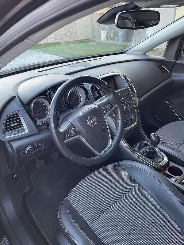 Usata Opel Astra Edition 140 CV (102 kW) 2012 Station wagon