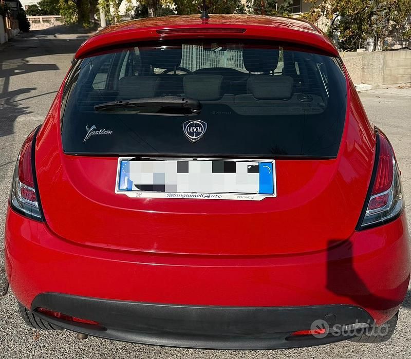 Usata Lancia Ypsilon 69 CV (50 kW) 2019 Rosso Utilitaria