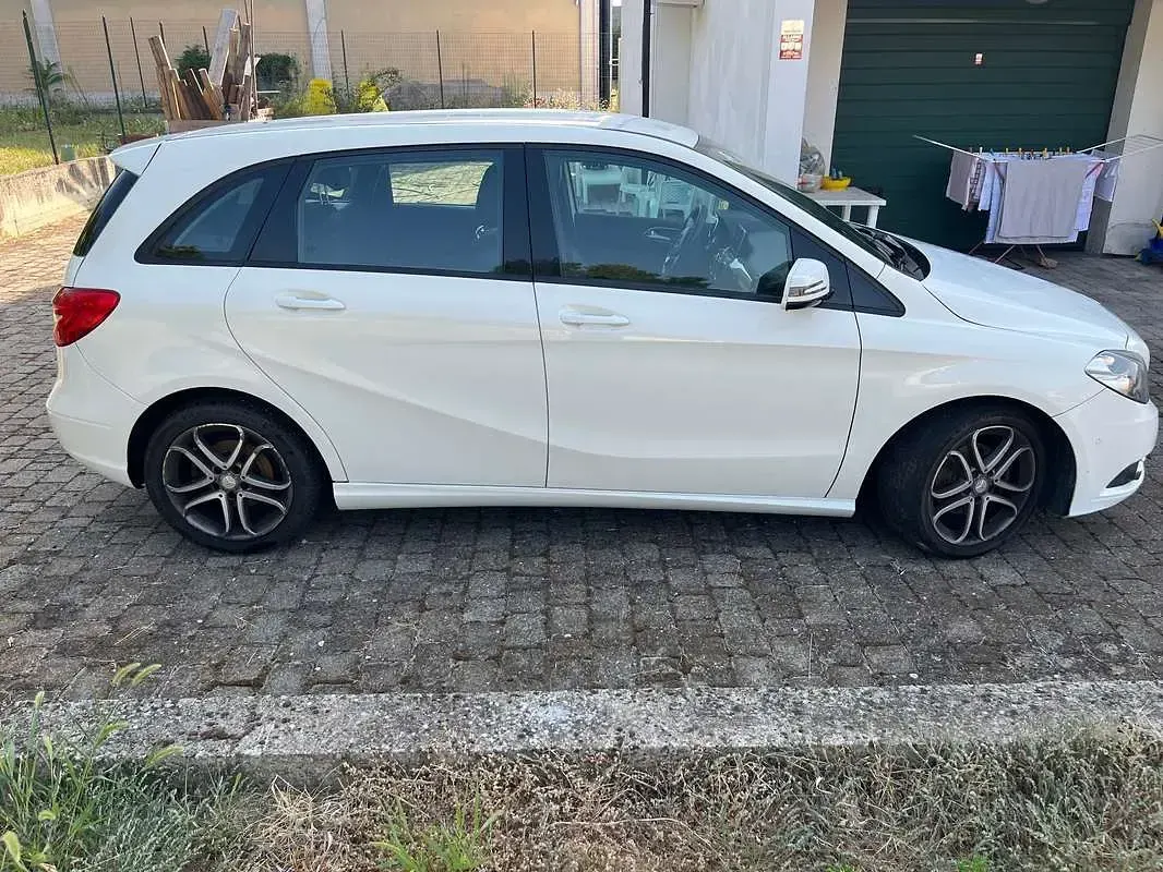 Usata Mercedes B180 109 CV (80 kW) 2013 Bianco Utilitaria