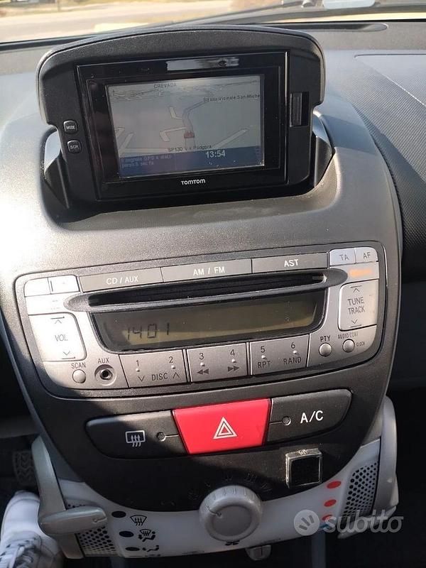 Usata Toyota Aygo Connect Style 68 CV (50 kW) 2011 Verde Utilitaria