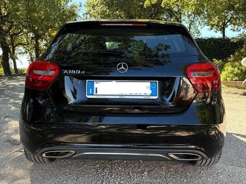 Usata Mercedes A180 109 CV (80 kW) 2016 Nero Berlina