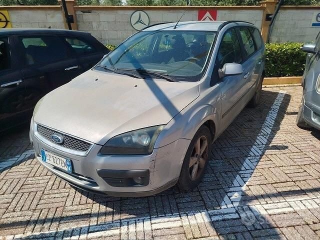 Usata Ford Focus S 90 CV (66 kW) 2005 Grigio Station wagon