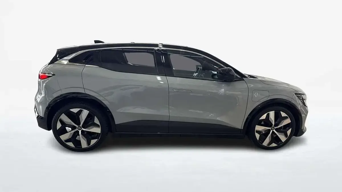 Usata Renault Megane E-Tech Techno 160 kW (218 CV) 2023 Argento Berlina