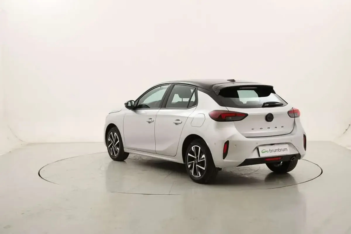 Usata Opel Corsa 101 CV (74 kW) 2025 Argento Utilitaria
