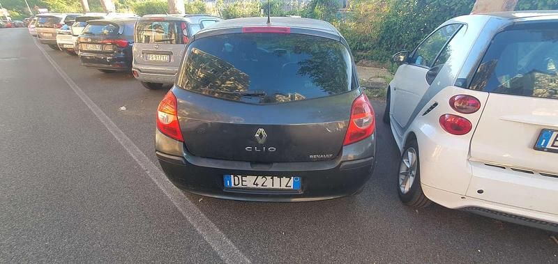 Usado Renault Clio II Authentique 65 CV (47 kW) 2007 Berlina