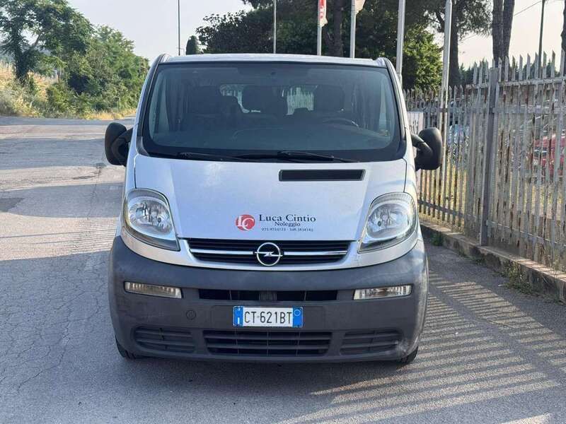 Usata Opel Vivaro 101 CV (74 kW) 2005 Argento Monovolume