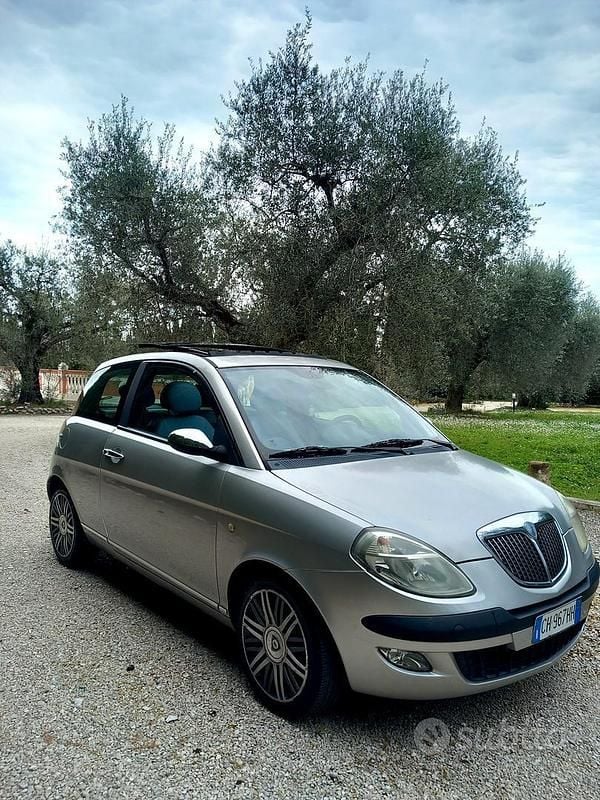 Usata Lancia Ypsilon 69 CV (50 kW) 2005 Grigio Utilitaria