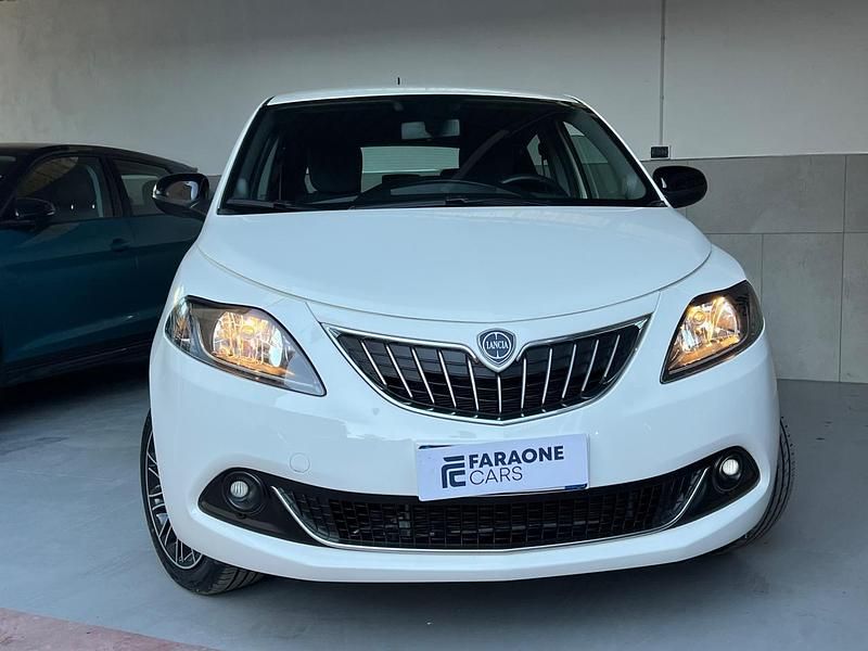 Usata Lancia Ypsilon Gold 69 CV (50 kW) 2023 Bianco Utilitaria